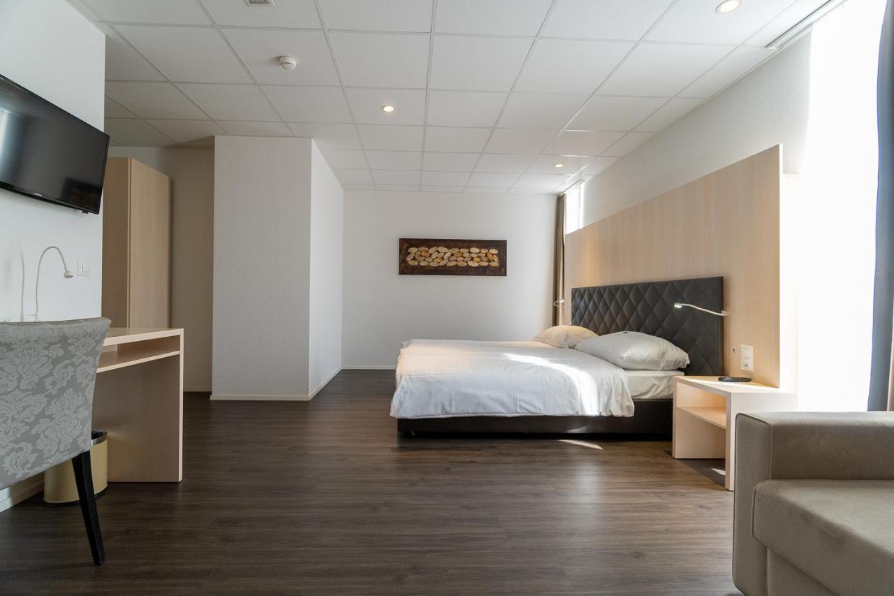 بلب Los Lorentes Apartments Bern Airport المظهر الخارجي الصورة