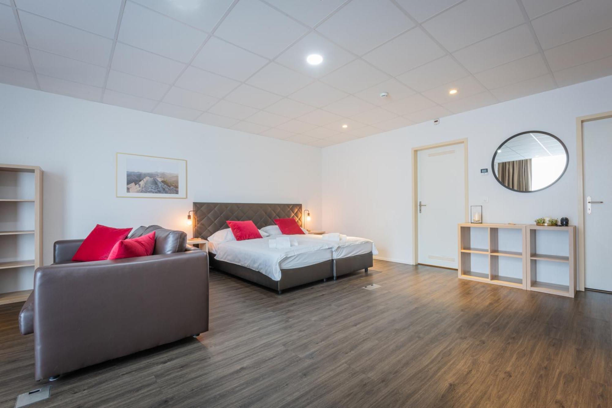 بلب Los Lorentes Apartments Bern Airport المظهر الخارجي الصورة