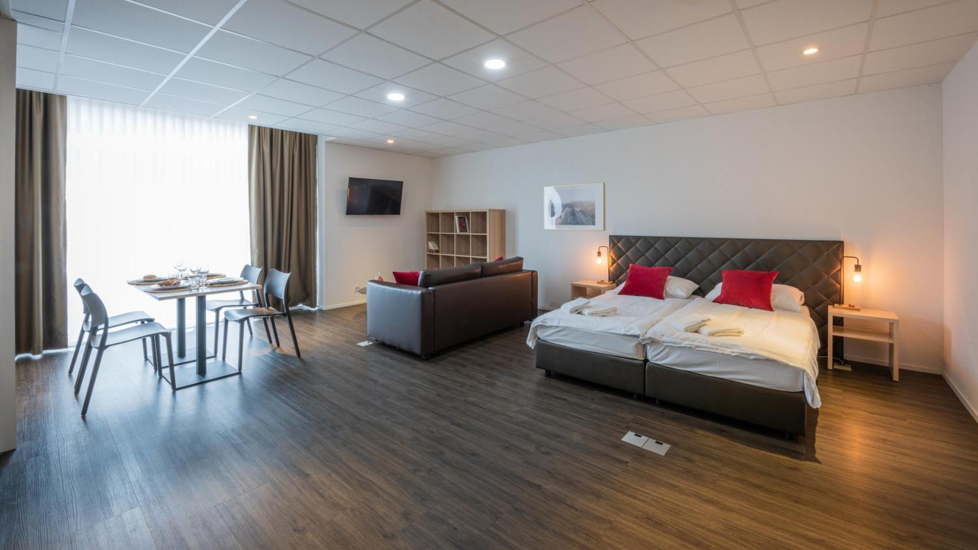 بلب Los Lorentes Apartments Bern Airport المظهر الخارجي الصورة